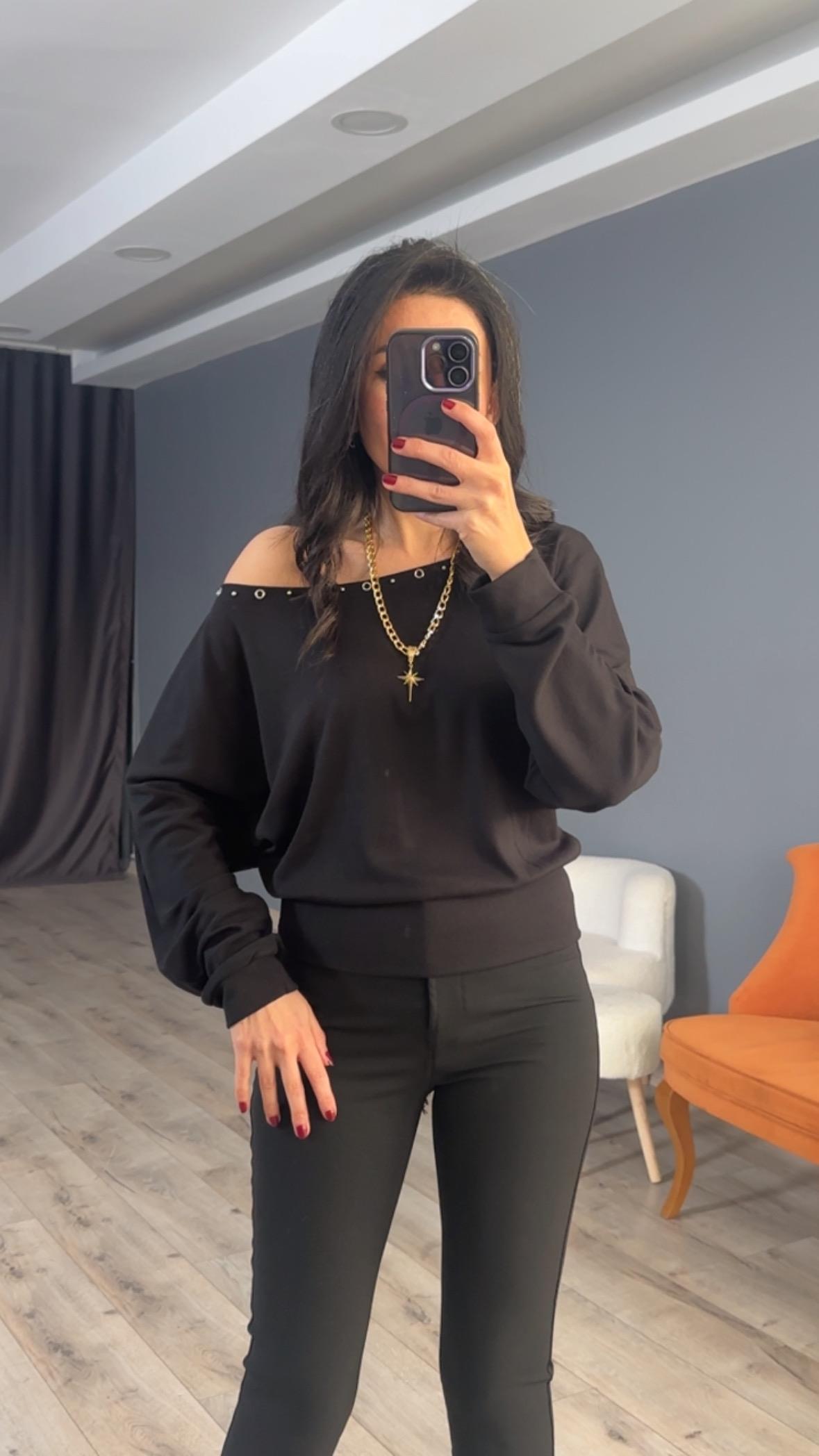 Siyah Kayık Yaka kuş Gözü Detaylı Bluz