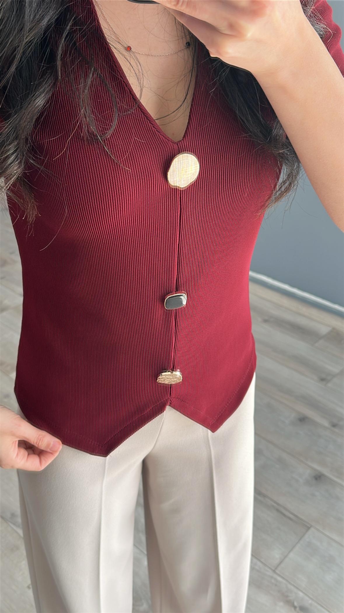 Bordo Farklı Düğme Detaylı Bluz