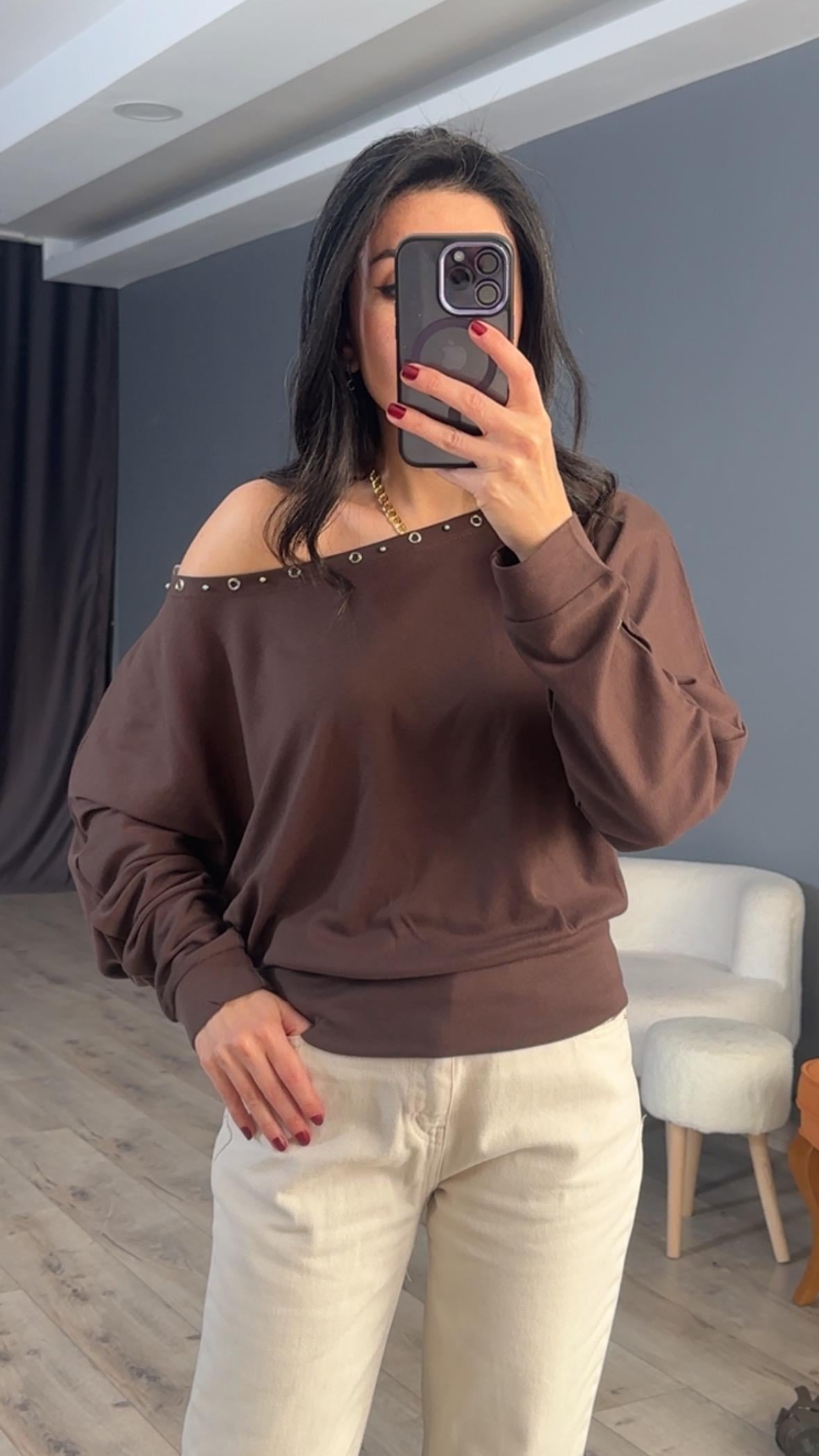 Kahve Kayık Yaka kuş Gözü Detaylı Bluz