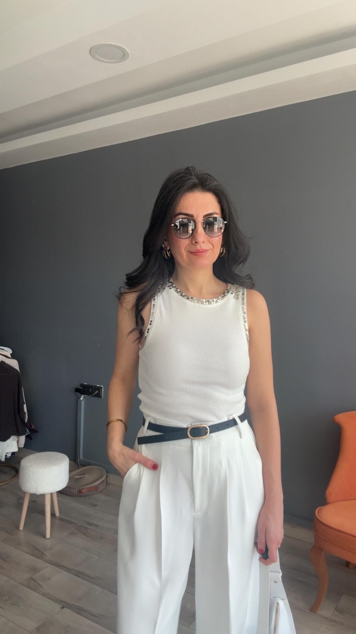 Ekru Yaka Kol Taşlı Atlet