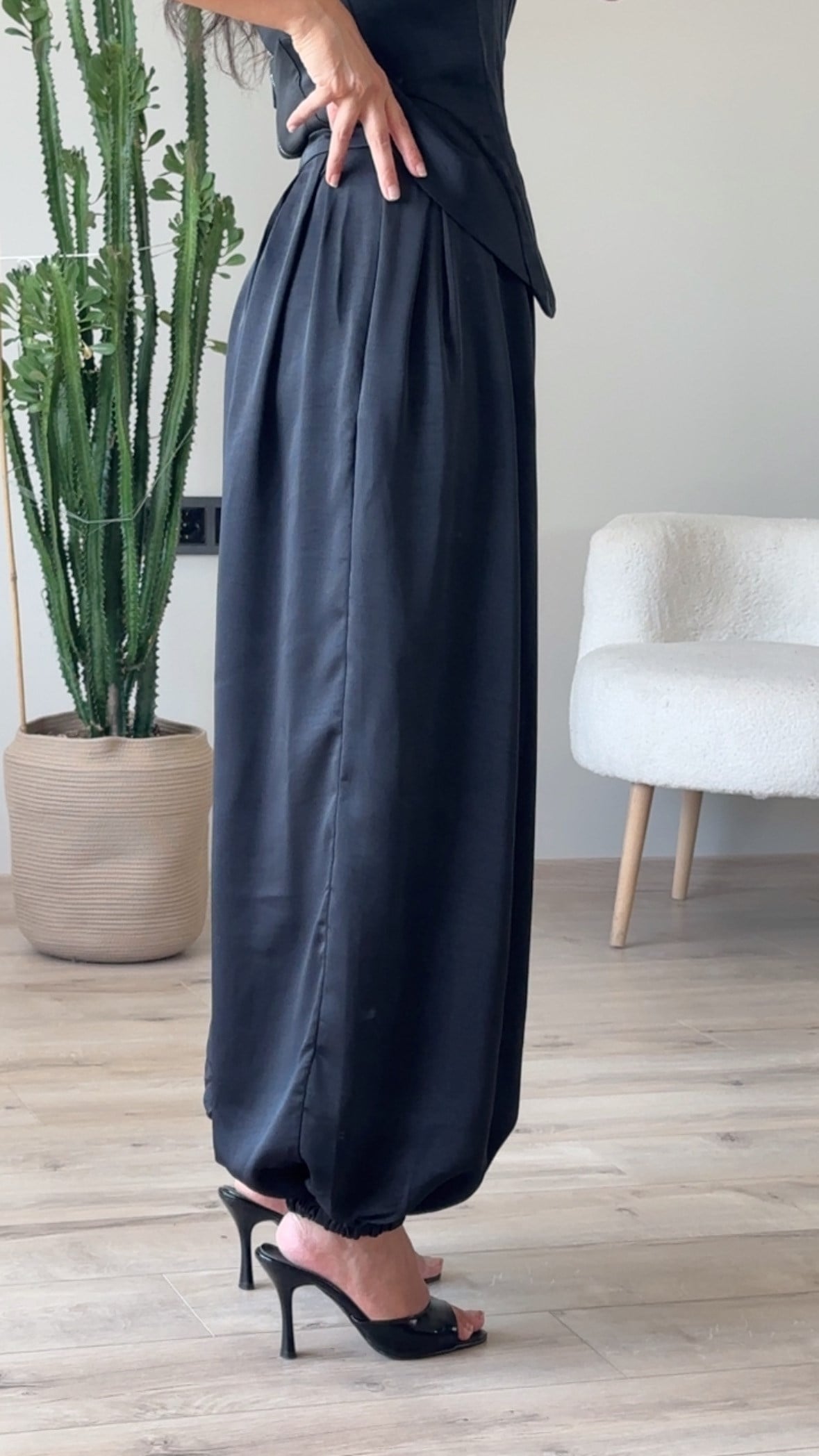 Siyah Saten Paça Lastikli Şalvar Pantolon