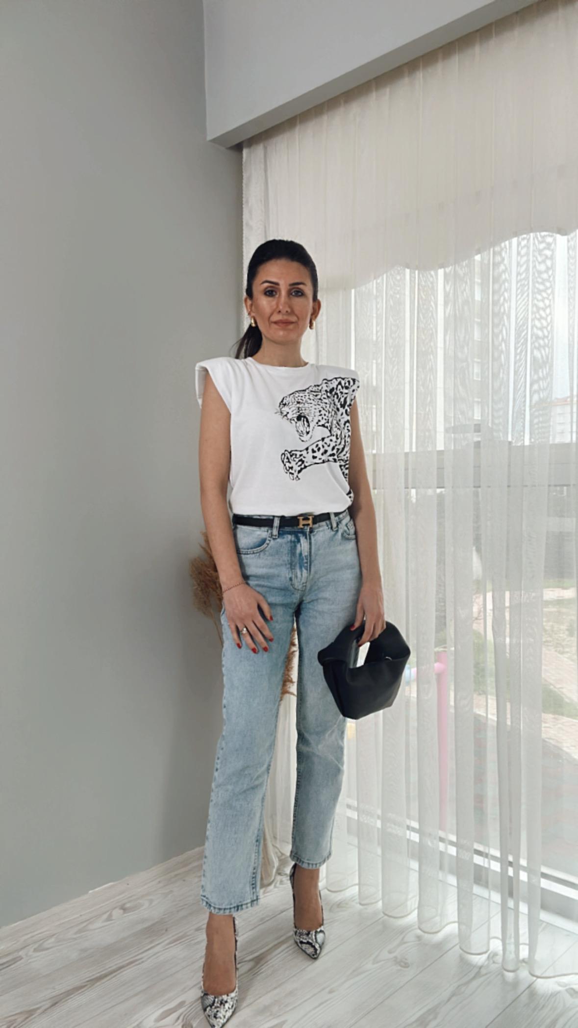 Beyaz Önü Baskılı Vatkalı Bisiklet Yaka Basic T-Shirt