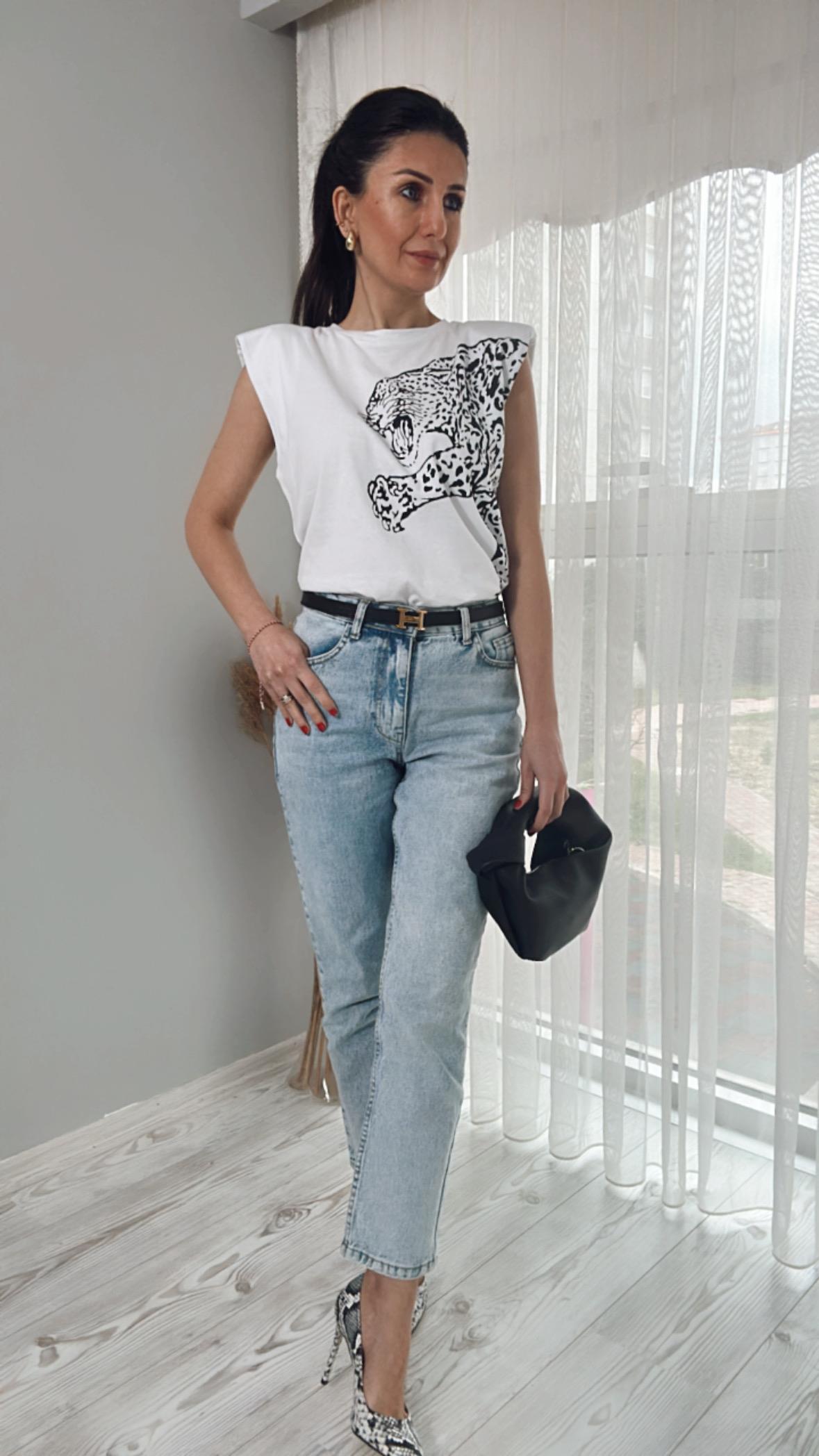 Beyaz Önü Baskılı Vatkalı Bisiklet Yaka Basic T-Shirt