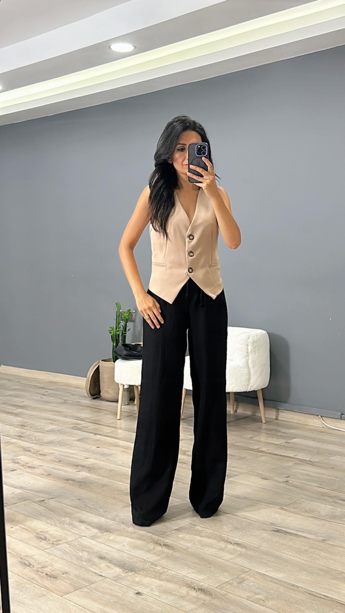 Bej Cep Detaylı Maskülen Yelek