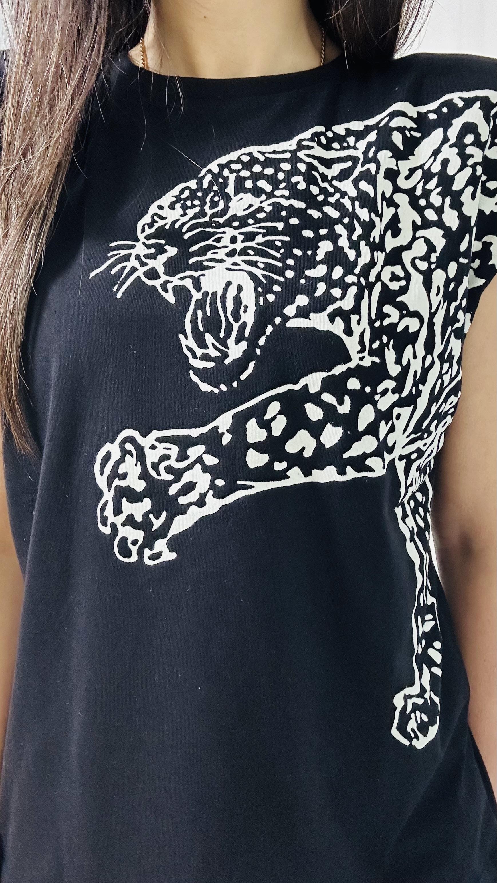 Siyah Önü Baskılı Vatkalı Bisiklet Yaka Basic T-Shirt