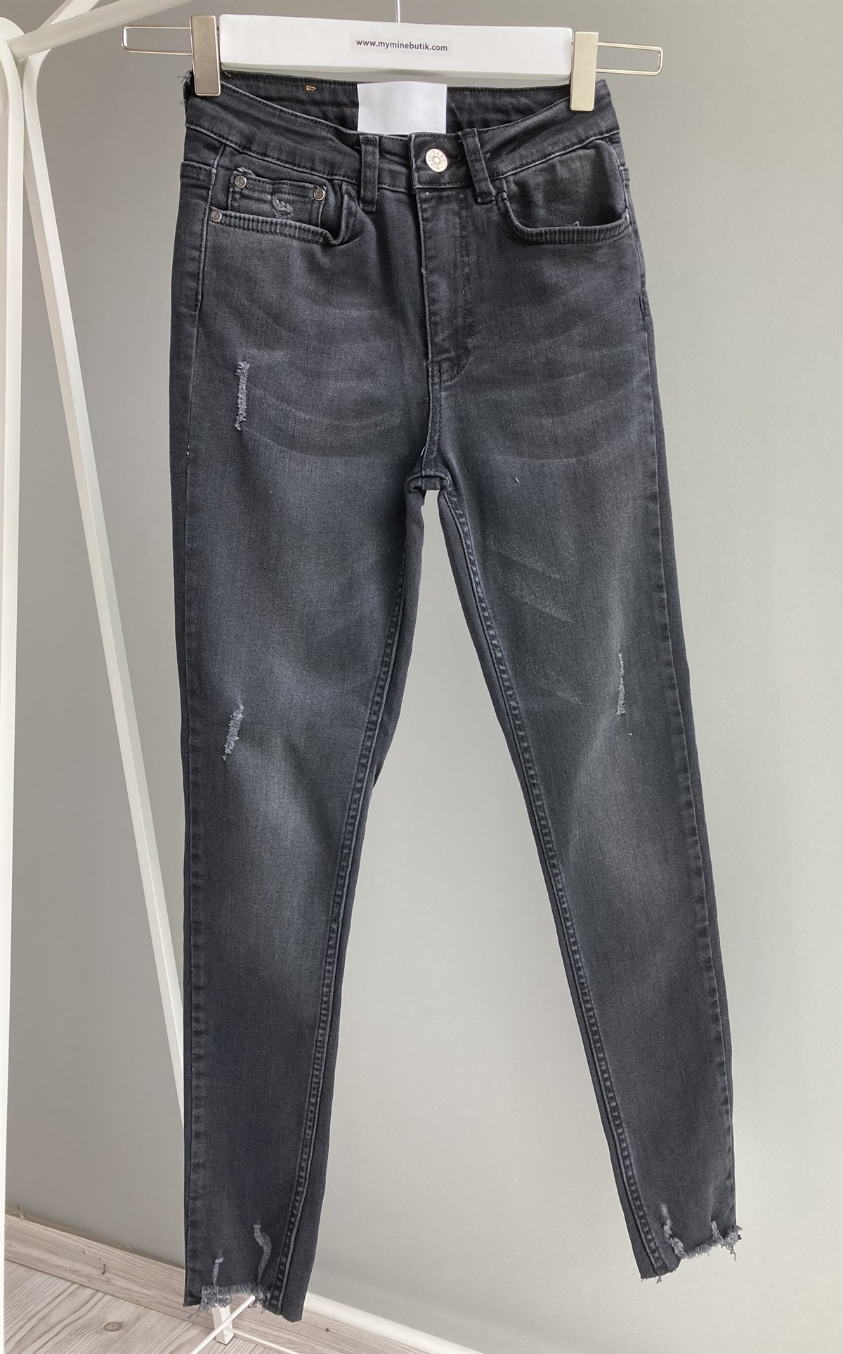 Siyah Lazer Paçalı Jean