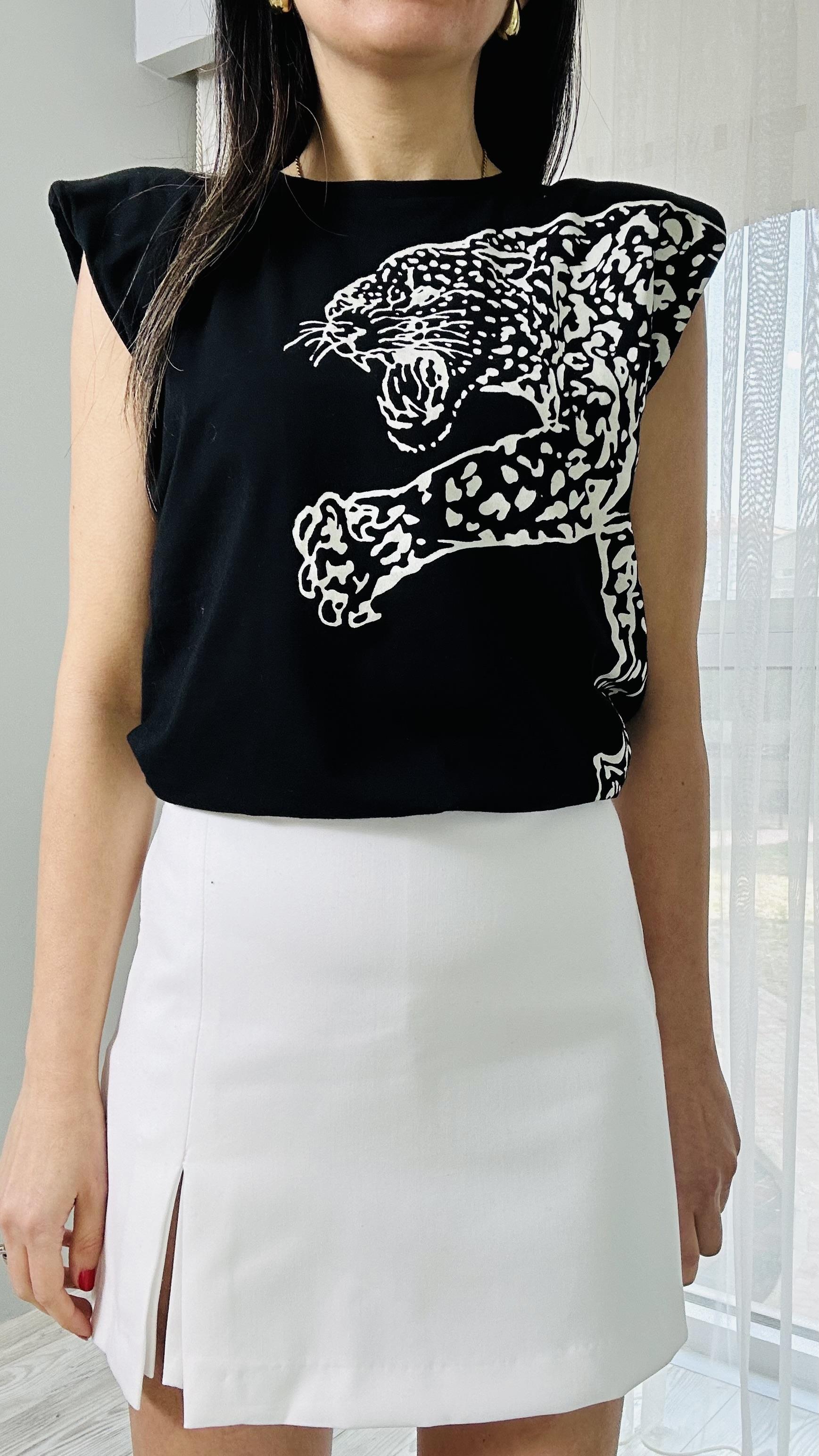 Siyah Önü Baskılı Vatkalı Bisiklet Yaka Basic T-Shirt