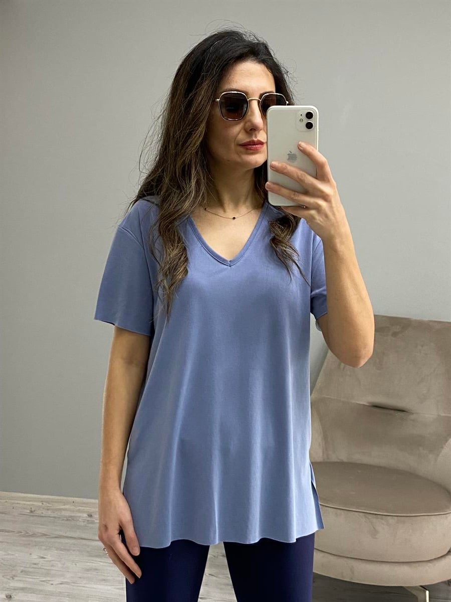 Denim Mavi V Yaka Lazer Kesim Yanları Yırtmaçlı Modal Kumaş T-shirt