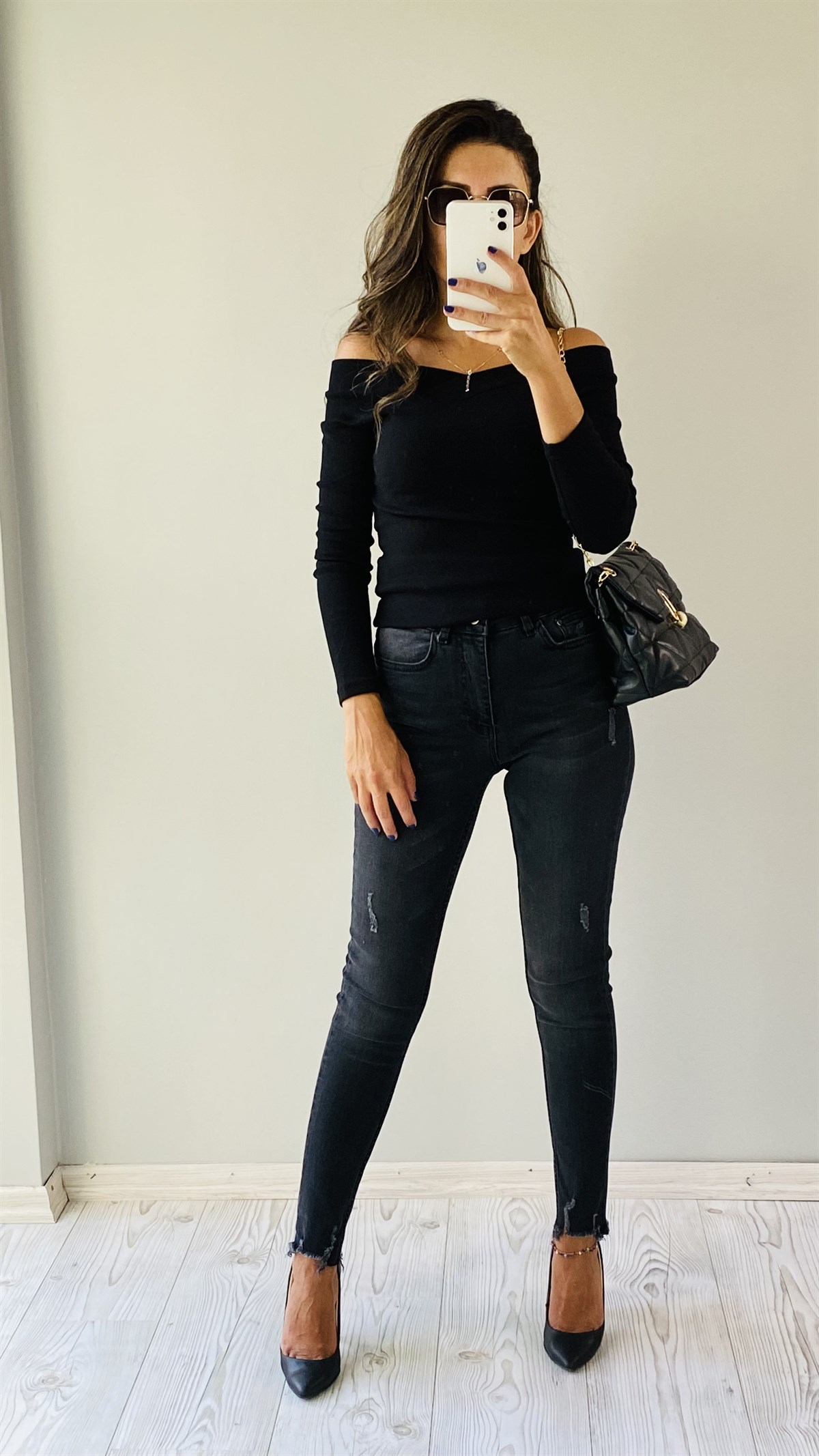 Siyah Lazer Paçalı Jean