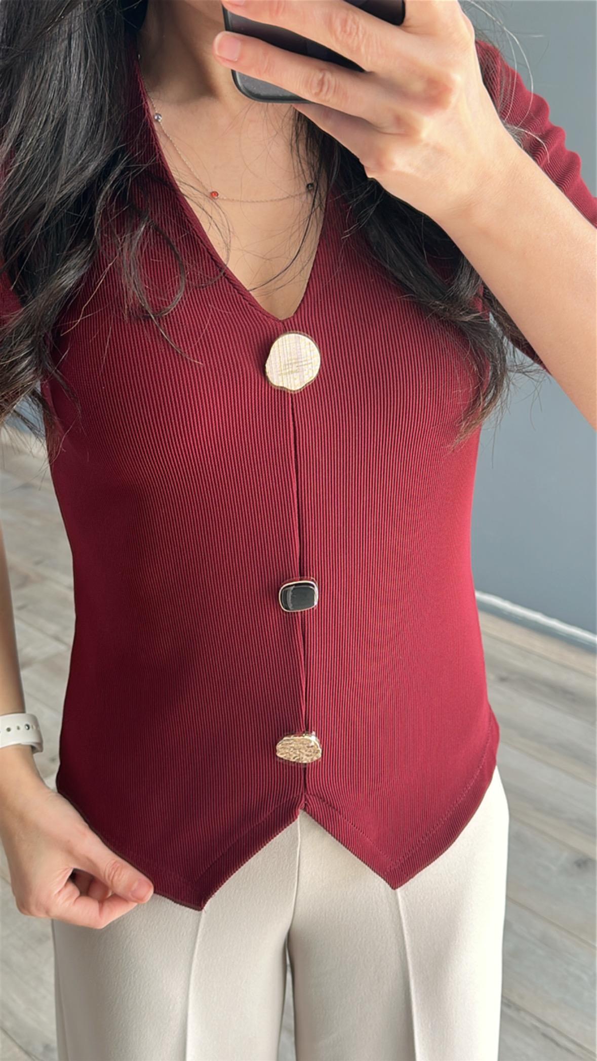 Bordo Farklı Düğme Detaylı Bluz