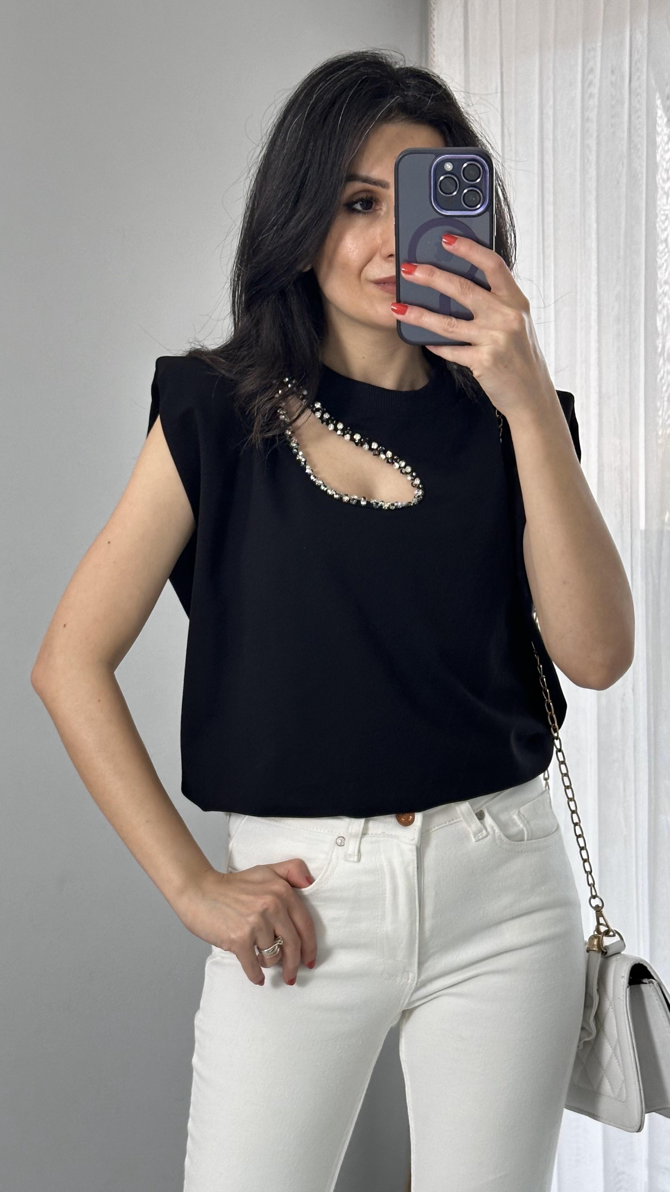 Siyah Damla Taş Detaylı Vatkalı Bluz