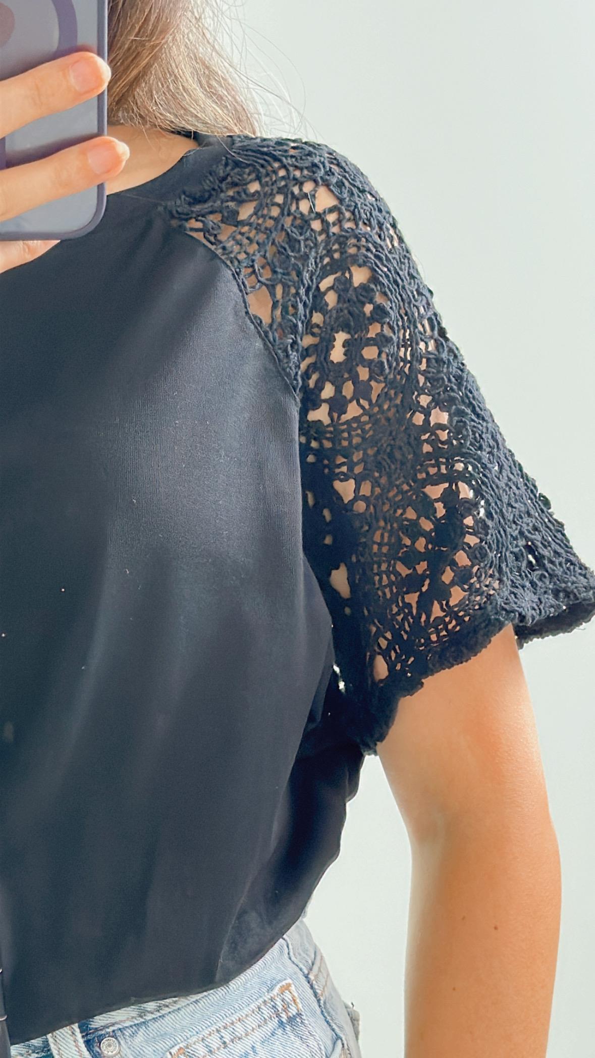 Siyah Omuz Dantel Detaylı T-Shirt