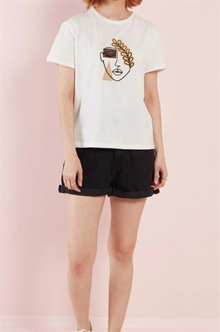 Ekru Ön Nakışlı T-shirt