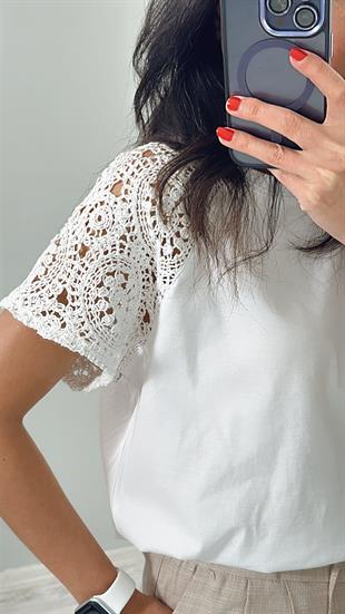 Beyaz Omuz Dantel Detaylı T-Shirt