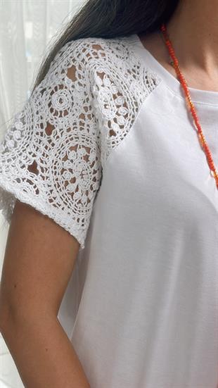 Beyaz Omuz Dantel Detaylı T-Shirt
