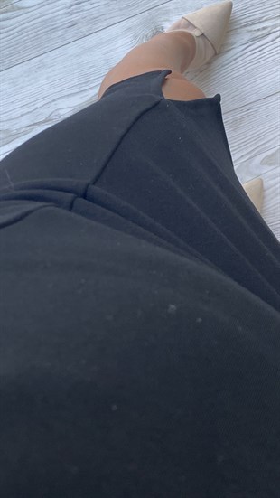 Siyah Yırtmaçlı Kalem Elbise