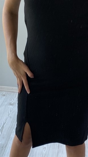 Siyah Yırtmaçlı Kalem Elbise
