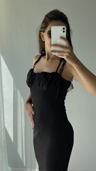 Siyah Eteği Volanlı Elbise