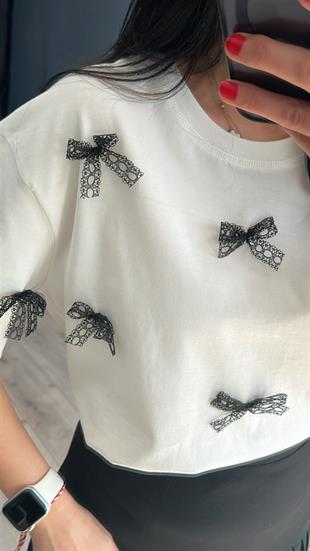 Ekru Bisiklet Yaka Siyah Tül Kurdela Detaylı T-Shirt
