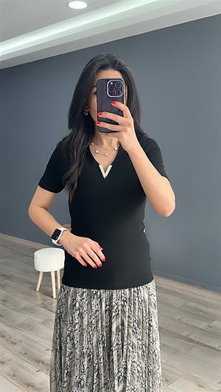 Siyah Yaka V Tokalı Kısa Kollu Bluz
