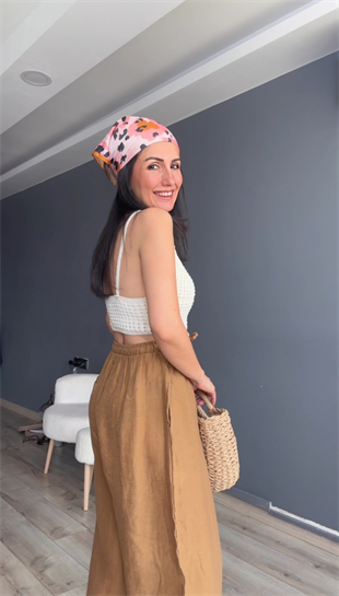 Krem Deniz kabuğu Detaylı Askılı Örme Crop