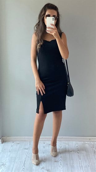Siyah Yırtmaçlı Kalem Elbise