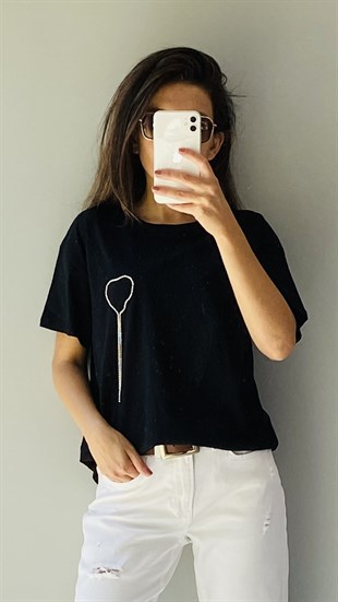 Siyah Taş Detaylı T-Shirt