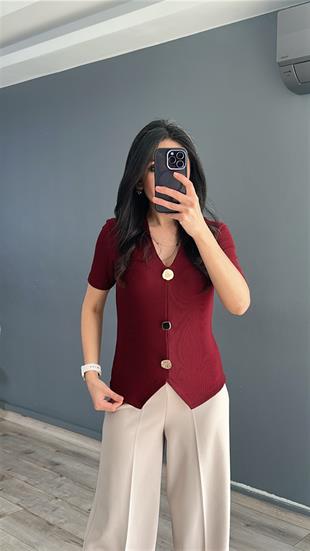 Bordo Farklı Düğme Detaylı Bluz