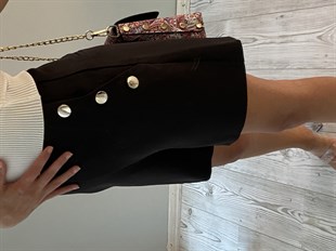 Düğme detaylı Cepli Siyah Şort