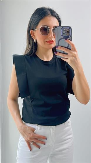 Siyah Omuz Detaylı T-Shirt