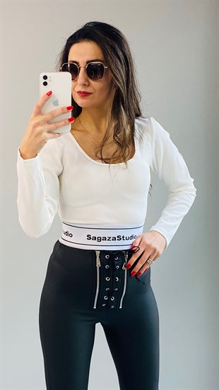 Beyaz Eteği Lastikli Tasarım Crop Bluz