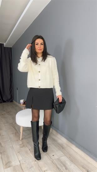 Ekru Gold Düğmeli Peluş Hırka