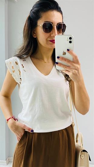 Ekru Omuz Nakışlı V Yaka T-shirt