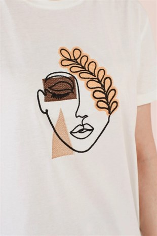 Ekru Ön Nakışlı T-shirt