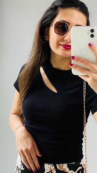 Siyah Önü Pencereli Kısa Kollu Kaşkorse Bluz