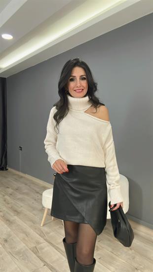 Krem Omuz Detaylı Balıkçı Yaka Triko Kazak