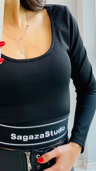 Siyah Eteği Lastikli Tasarım Crop Bluz