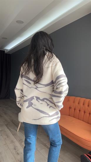 Ekru Kayakçı Kız Desenli Fermuarlı Sweatshirt