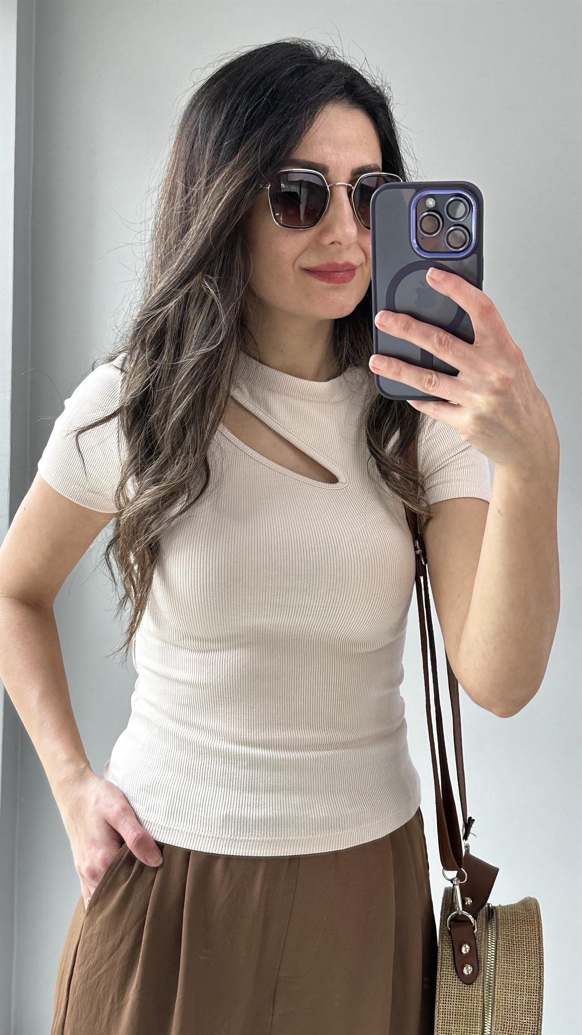 Bej Önü Pencereli Kısa Kollu Kaşkorse Bluz