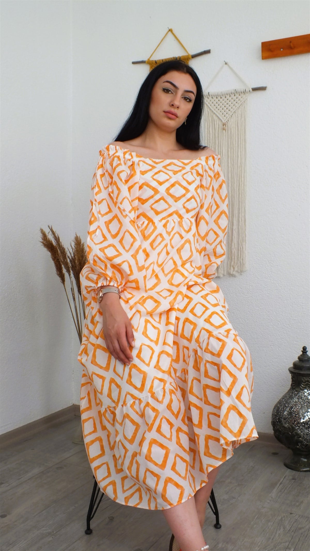 Beyaz Orange Madonna Yaka Elbise