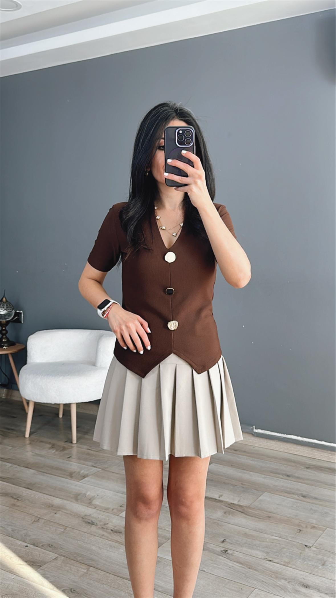 Koyu Kahve Farklı Düğme Detaylı Bluz