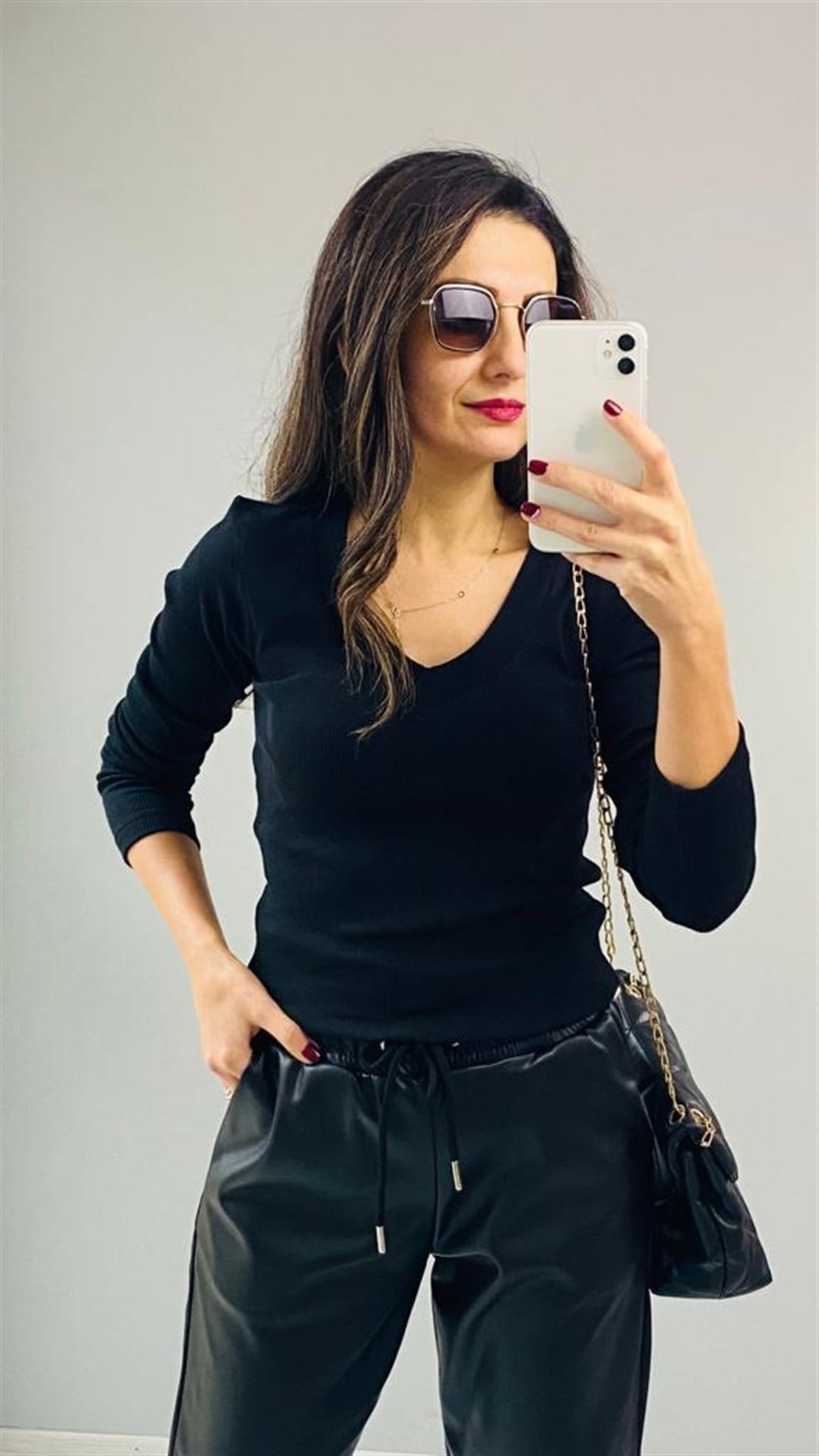 Siyah Kaşkorse V Yaka Bluz