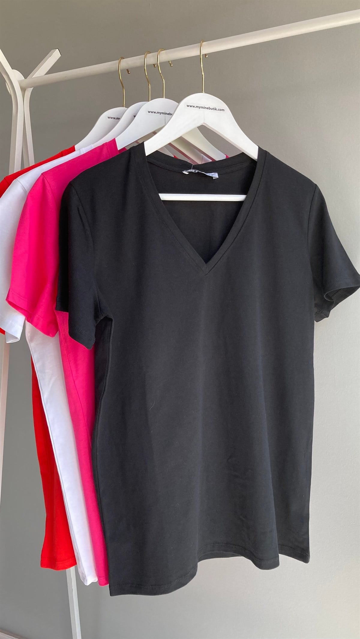 Siyah V Yaka Basic T-Shirt