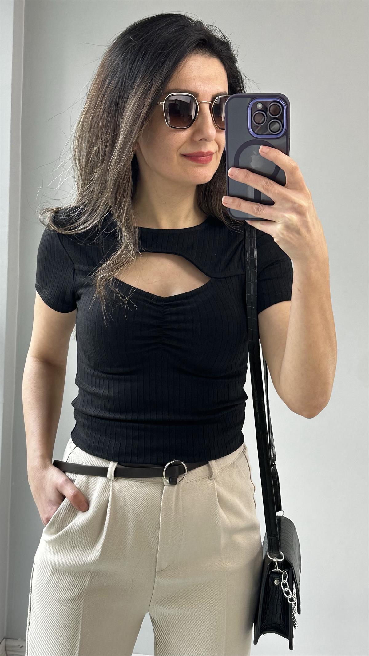 Siyah Büzgülü Önü Açık Bluz