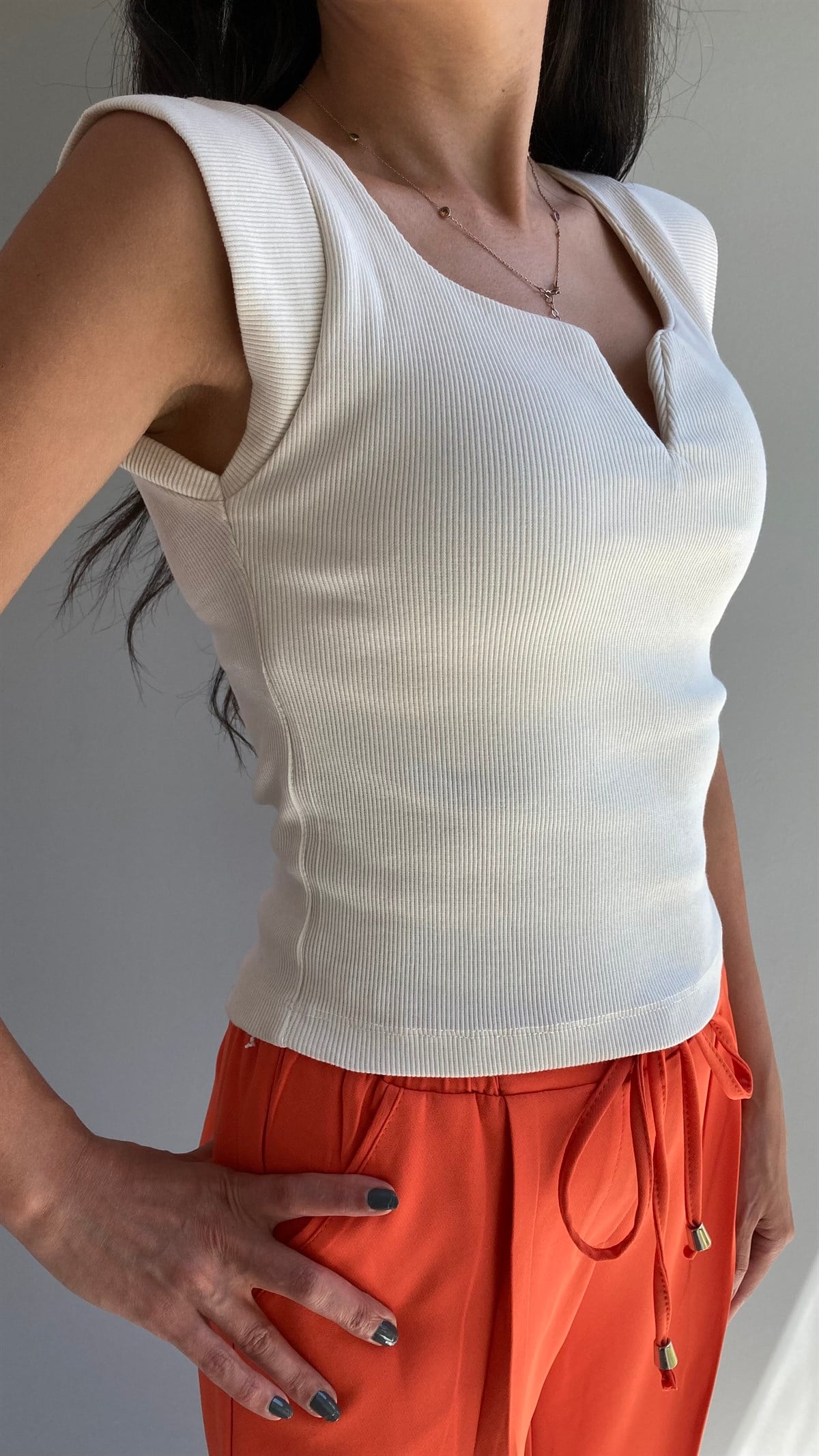 Krem Kaşkorse V Yaka Bluz