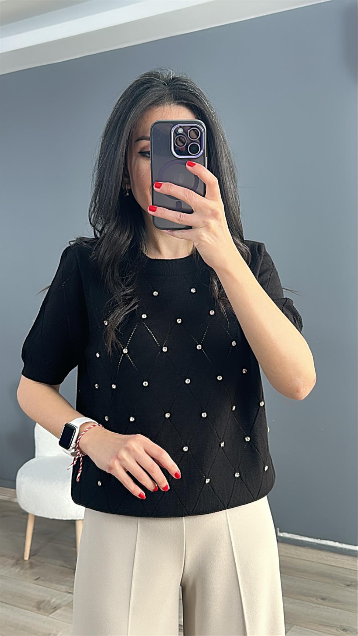 Siyah Baklava Desenli Önü Taşlı Triko Bluz