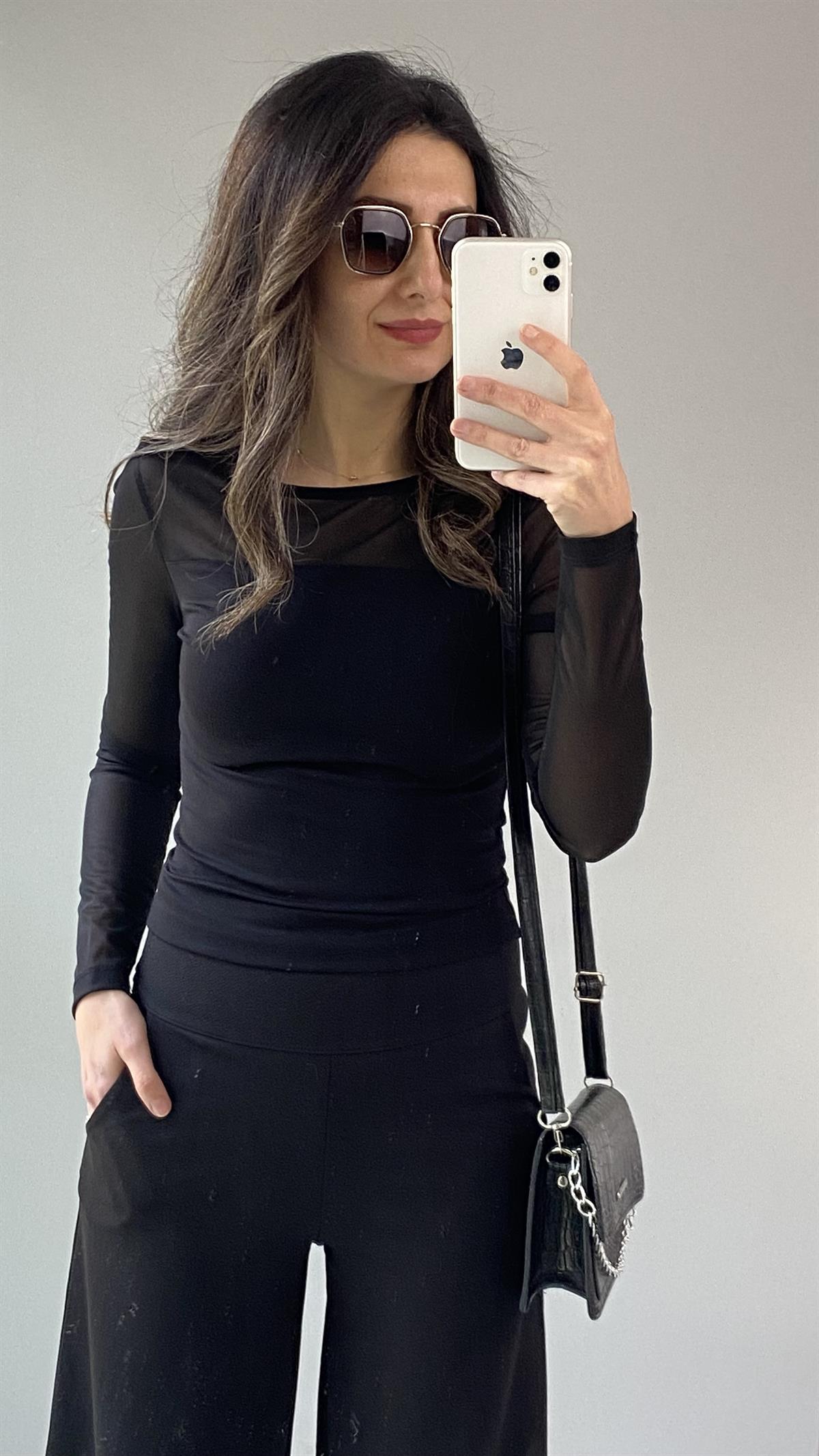 Siyah Kolları Tüllü Bluz