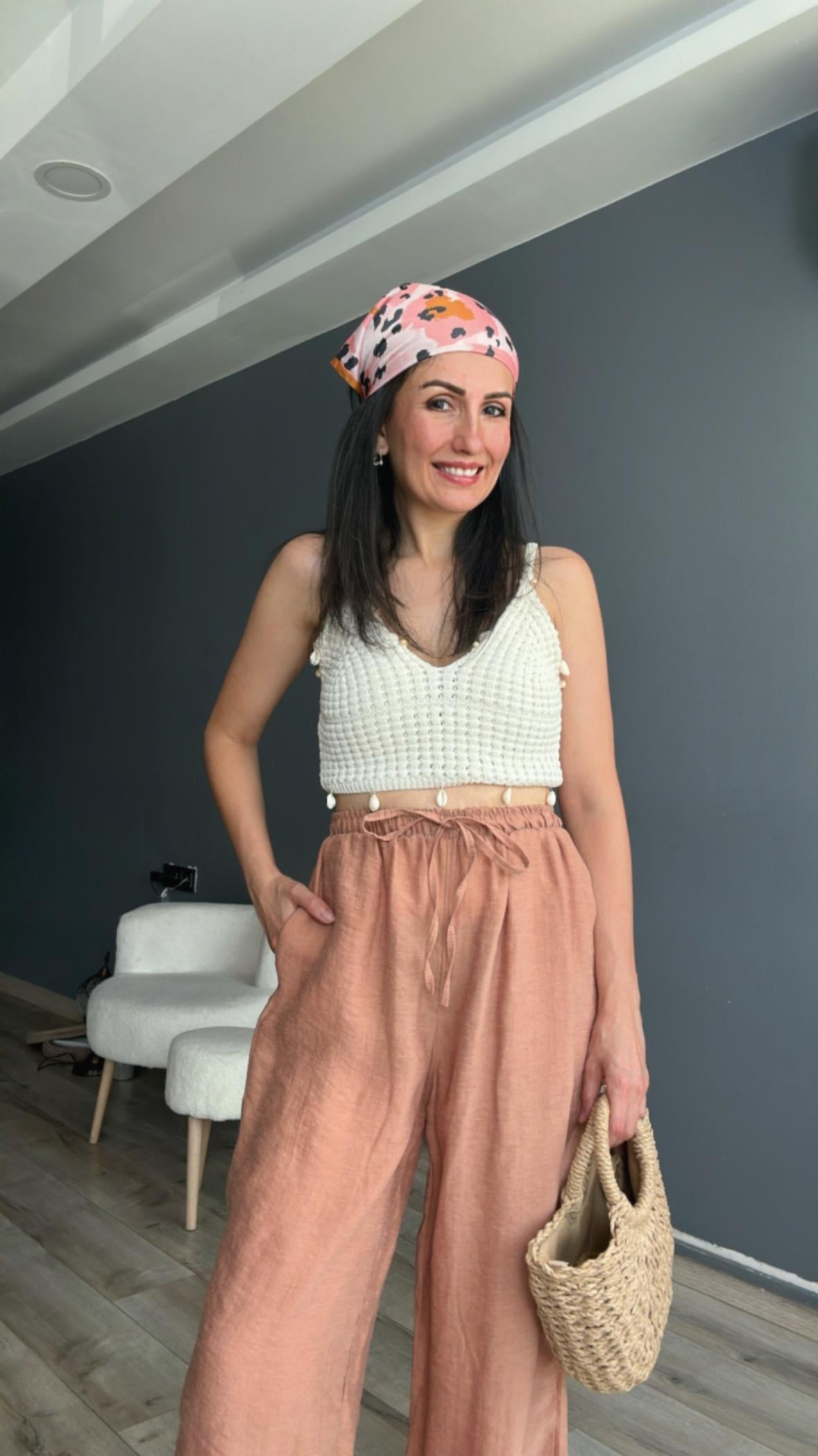 Krem Deniz kabuğu Detaylı Askılı Örme Crop