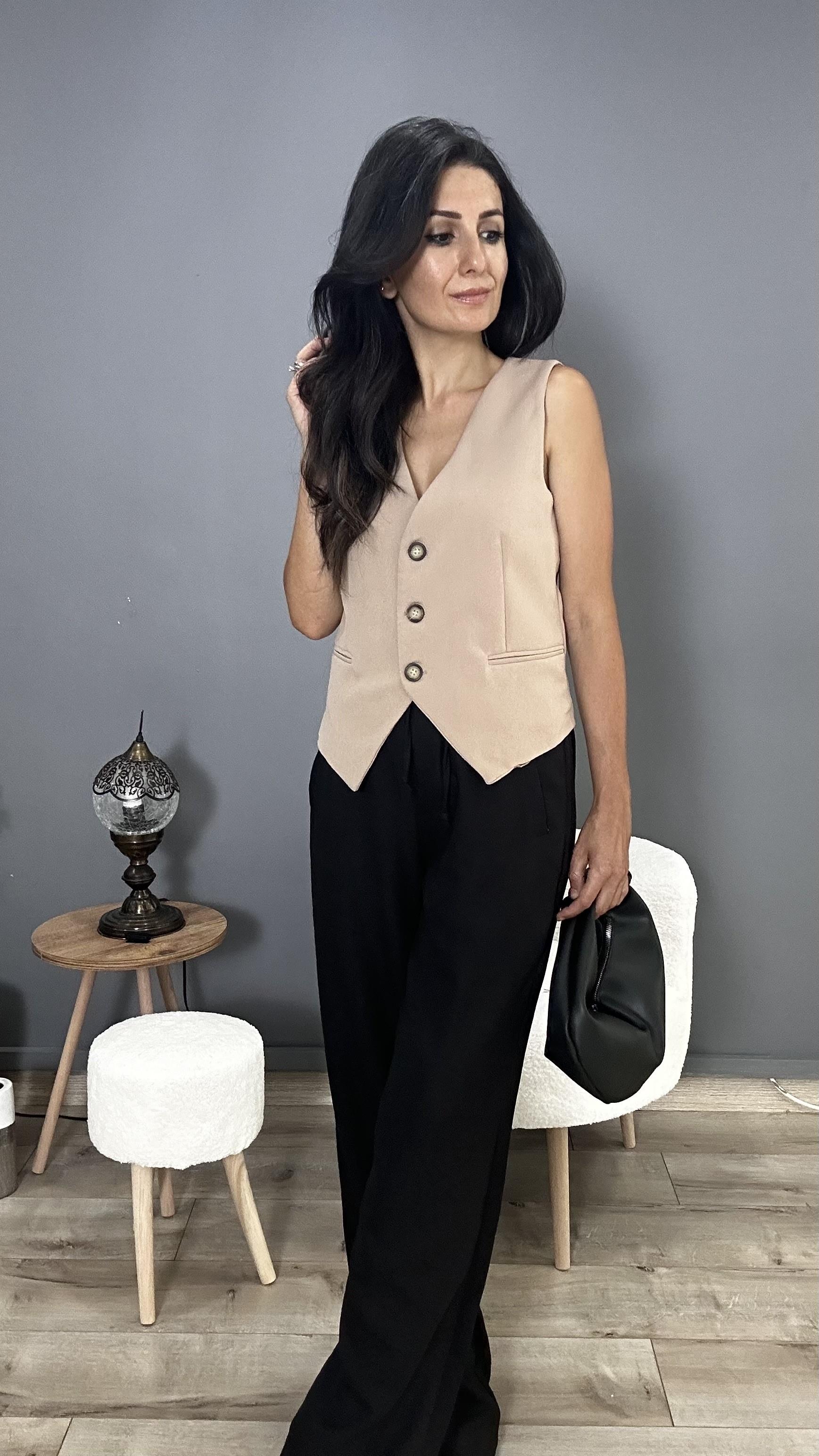 Bej Cep Detaylı Maskülen Yelek