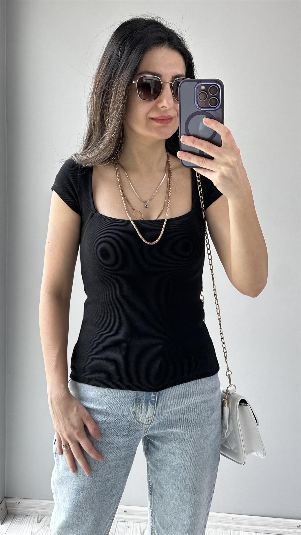 Siyah Geniş Kare Yaka Kısa Kol Bluz